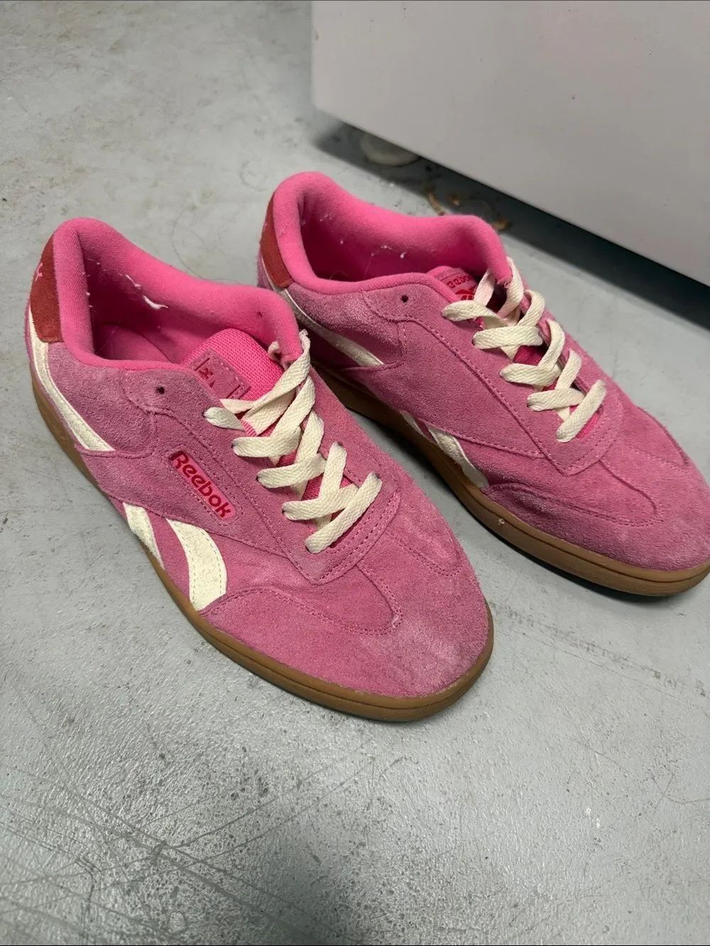 Reebok Pink Suede Sneakers Size 8.5 LIKE NEW